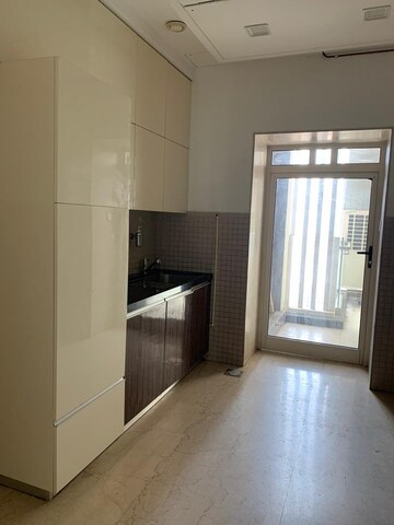 Room in 4 BHK Apartment at Avighna One Avighna Park, Lower Parel – for Rent