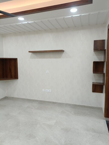 Room in 2 BHK Builder Floor at Rps Palms, Sector 88 – for Rent