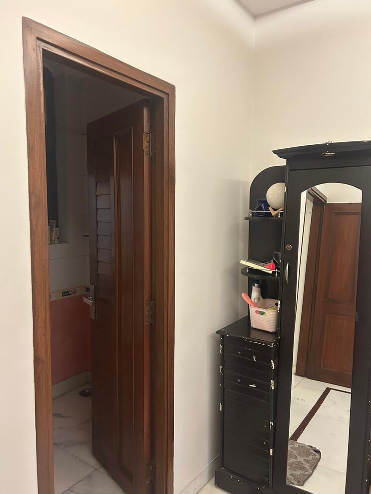 undefined, chittaranjan park 3 Bedroom 160 Sq.Yd. Builder Floor In Chittaranjan Park Delhi 8921644