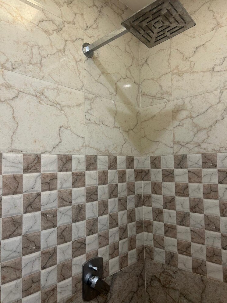 Bathroom, chittaranjan park 3 Bedroom 160 Sq.Yd. Builder Floor In Chittaranjan Park Delhi 8921644