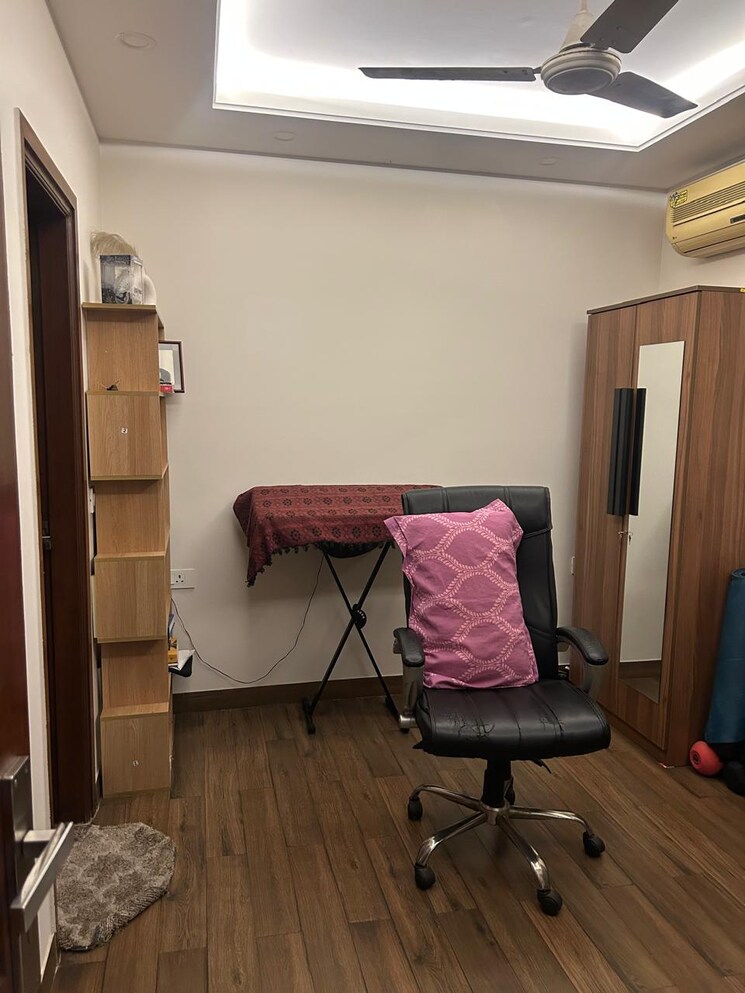 Living Room, chittaranjan park 3 Bedroom 160 Sq.Yd. Builder Floor In Chittaranjan Park Delhi 8921644