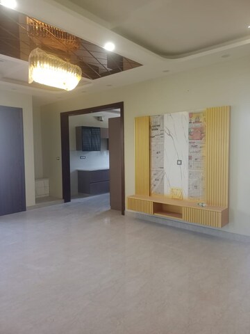 Room in 3.5 BHK Builder Floor at Puri Aman Vilas, Sector 89 – for Rent
