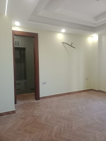 Room in 3.5 BHK Builder Floor at Puri Aman Vilas, Sector 89 – for Rent