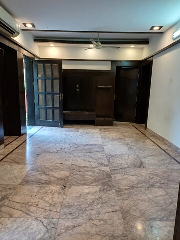Bedroom in 3 BHK Builder Floor at Alaknanda – for Rent