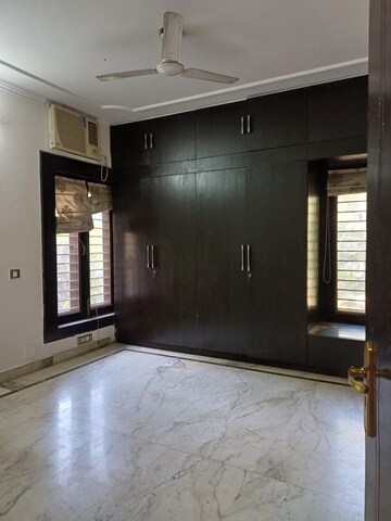 Room in 3 BHK Builder Floor at Alaknanda – for Rent