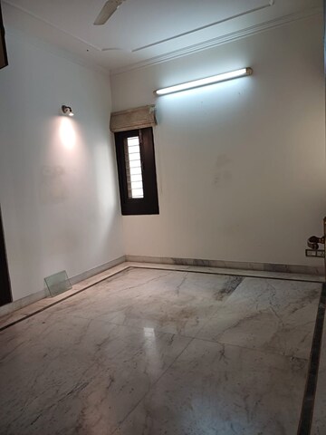 Room in 3 BHK Builder Floor at Alaknanda – for Rent