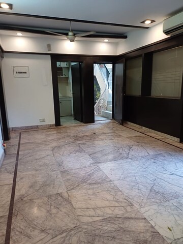 Room in 3 BHK Builder Floor at Alaknanda – for Rent