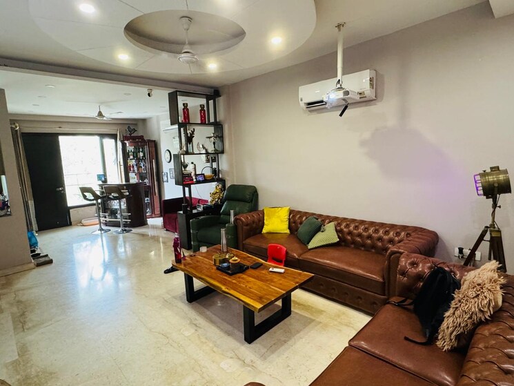 Living Room, sushant lok i 3 Bedroom 215 Sq.Yd. Builder Floor In Sushant Lok I Gurgaon 8921697