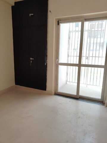 Room in 3 BHK Apartment at BPTP Park Elite Floors, Sector 85 – for Rent