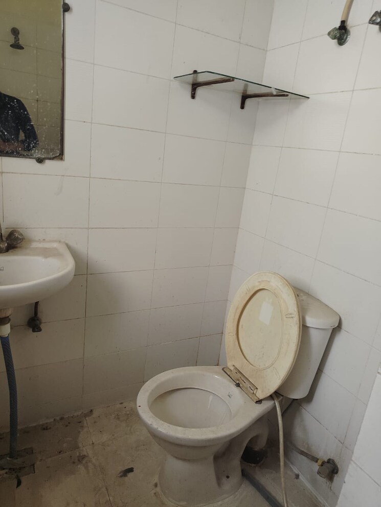 Bathroom, bptp-park-elite-floors 3 Bedroom 806 Sq.Ft. Apartment In Sector 85 Faridabad 8921702