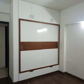 Room in 4 BHK Apartment at BPTP Discovery Park, Sector 80 – for Rent