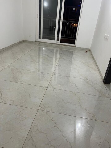 Room in 3 BHK Apartment at Rishita Manhattan, Gomti Nagar – for Rent