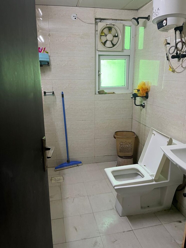 Bathroom, ajnara-daffodil 2.5 Bedroom 1277 Sq.Ft. Apartment In Sector 137 Noida 8921745