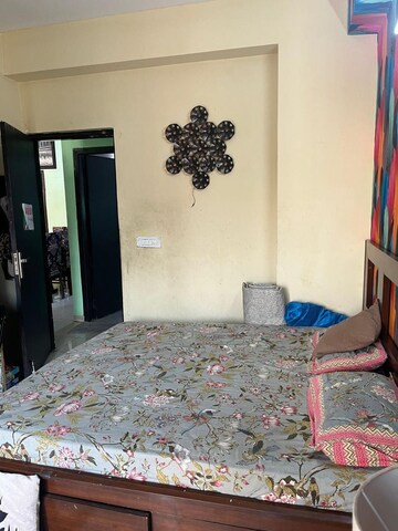 Bedroom in 2.5 BHK Apartment at Ajnara Daffodil, Sector 137 – for Rent