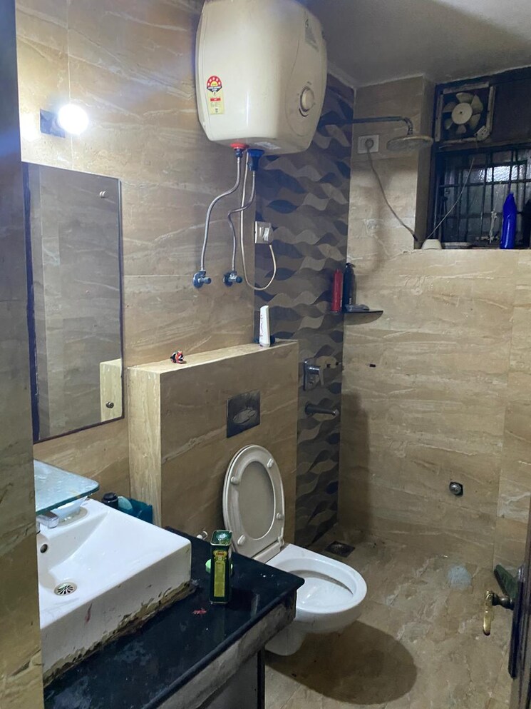 Bathroom, krishna-apra-residency 3 Bedroom 1440 Sq.Ft. Apartment In Sector 61 Noida 8921734