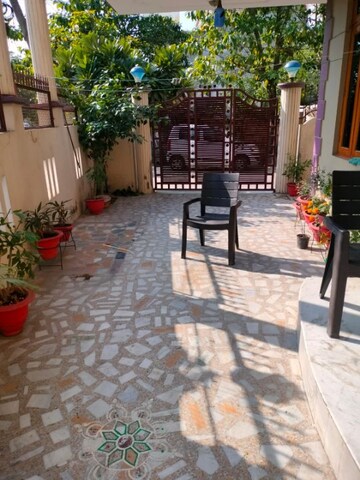 Parking in 4 BHK Independent House at Gomti Nagar – for Sale