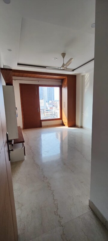 Room in 3 BHK Builder Floor at Sector 47 – for Rent
