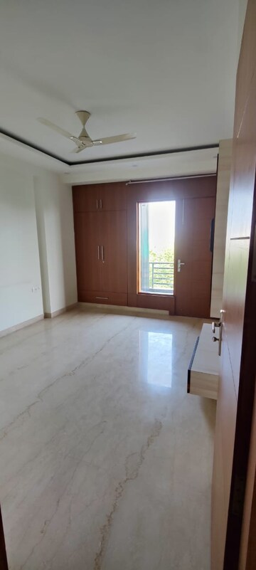 Room in 3 BHK Builder Floor at Sector 47 – for Rent