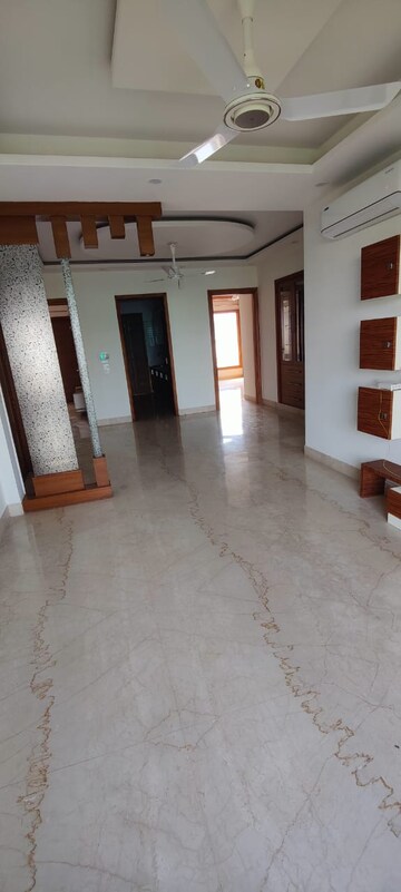 Building Lobby in 3 BHK Builder Floor at Sector 47 – for Rent