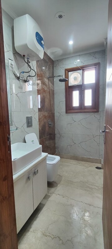 Bathroom in 3 BHK Builder Floor at Sector 47 – for Rent