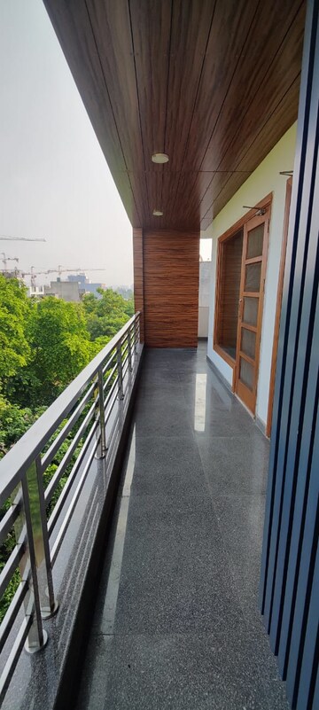 Balcony in 3 BHK Builder Floor at Sector 47 – for Rent