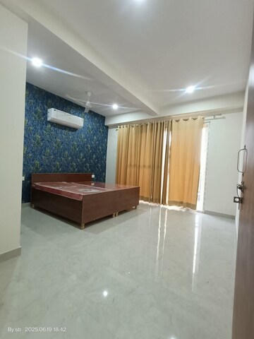 Living Room in 2 BHK Builder Floor at Sector 23 – for Rent