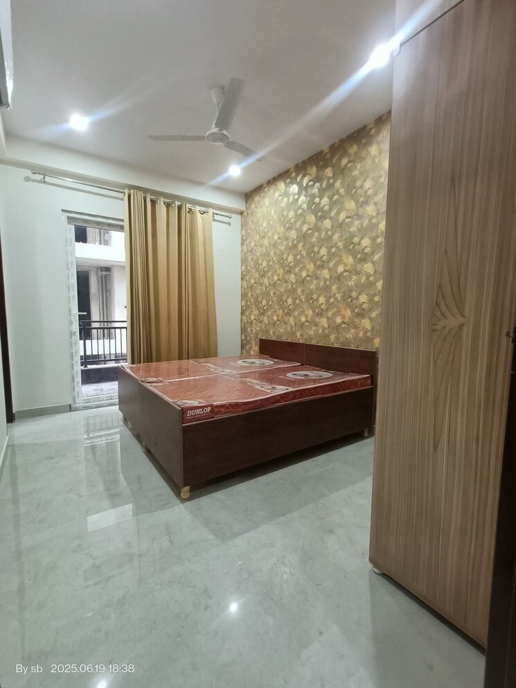 Living Room, sector 23 2 Bedroom 500 Sq.Yd. Builder Floor In Sector 23 Gurgaon 8921751