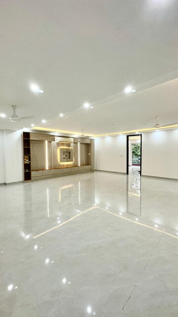 Building Lobby in 3 BHK Builder Floor at Palam Vihar – for Rent