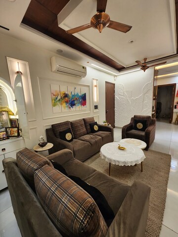 Team Area in 3 BHK Apartment at Janhit Apartment, Rohini Sector 9 – for Sale