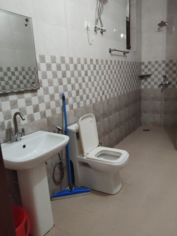Team Area in 2.5 BHK Builder Floor at Sector 56 – for Rent