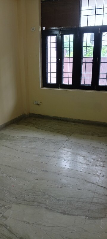 Room in 3 BHK Builder Floor at RWA Apartments Sector 50, Sector 50 – for Rent