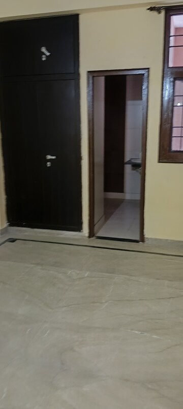 Room in 3 BHK Builder Floor at RWA Apartments Sector 50, Sector 50 – for Rent
