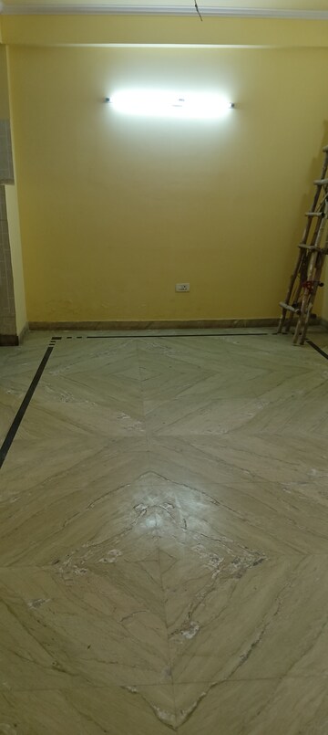 Room in 3 BHK Builder Floor at RWA Apartments Sector 50, Sector 50 – for Rent