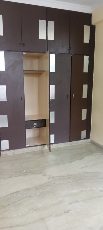 Room in 3 BHK Builder Floor at RWA Apartments Sector 50, Sector 50 – for Rent