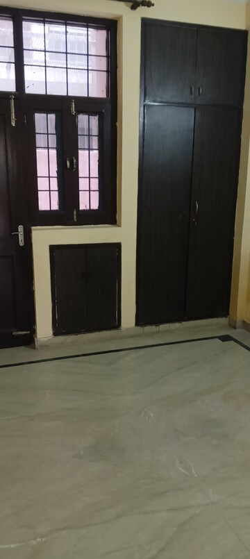 Room in 3 BHK Builder Floor at RWA Apartments Sector 50, Sector 50 – for Rent