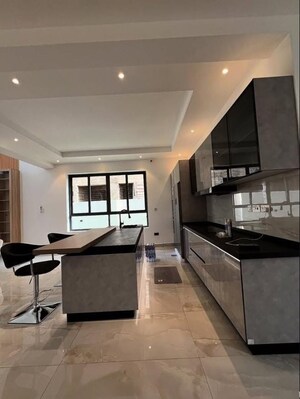 Kitchen in 3 BHK Builder Floor at Sector 33 – for Sale