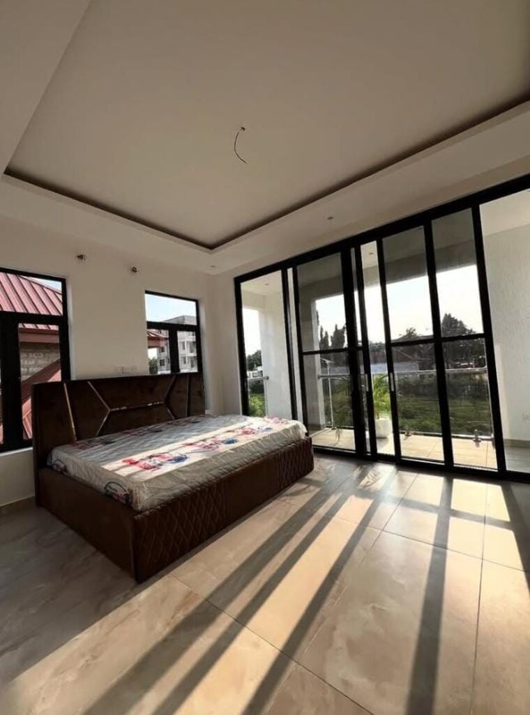 Bedroom, sector 33 3 Bedroom 2700 Sq.Ft. Builder Floor In Sector 33 Faridabad 8921814