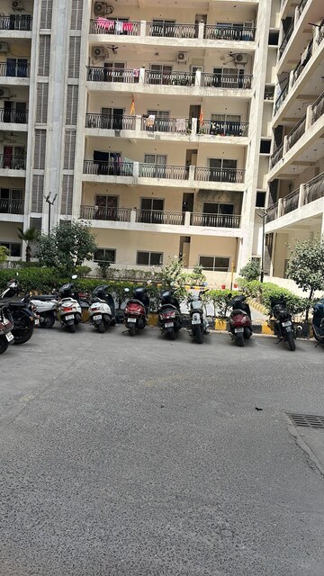 Parking in 3.5 BHK Apartment at Sector 77 – for Rent