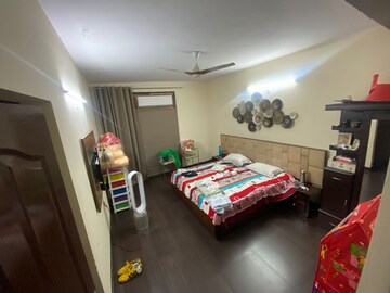 Bedroom in 3.5 BHK Apartment at Wave City, Wave City – for Rent