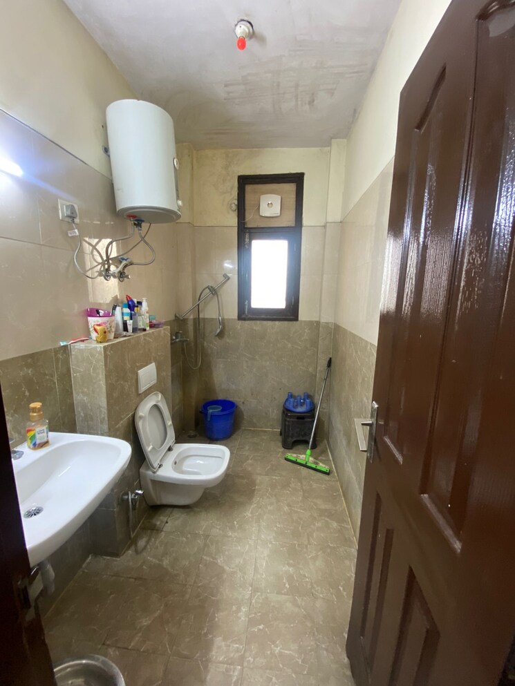 Bathroom, wave-city 3.5 Bedroom 2500 Sq.Ft. Apartment In Wave City Ghaziabad 8921850