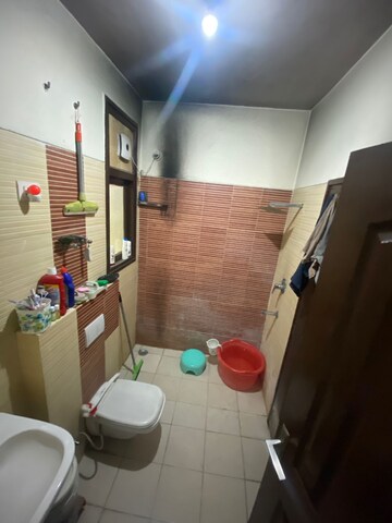 Master Bedroom in 3.5 BHK Apartment at Wave City, Wave City – for Rent