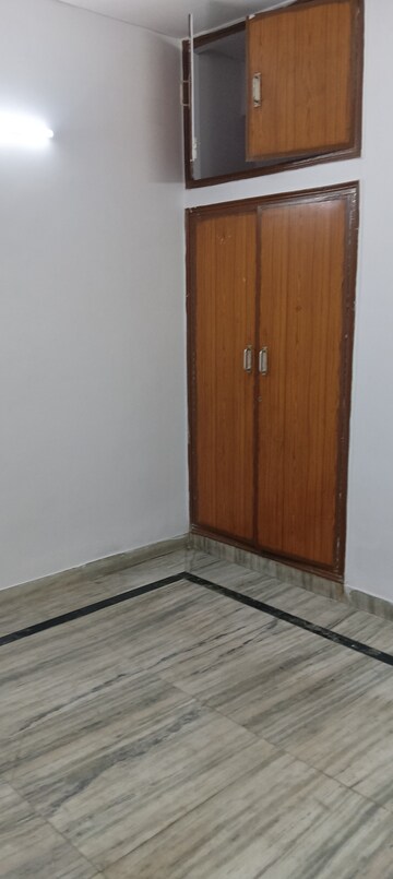 Room in 2 BHK Apartment at Shatabdi Vihar, Sector 52 – for Rent