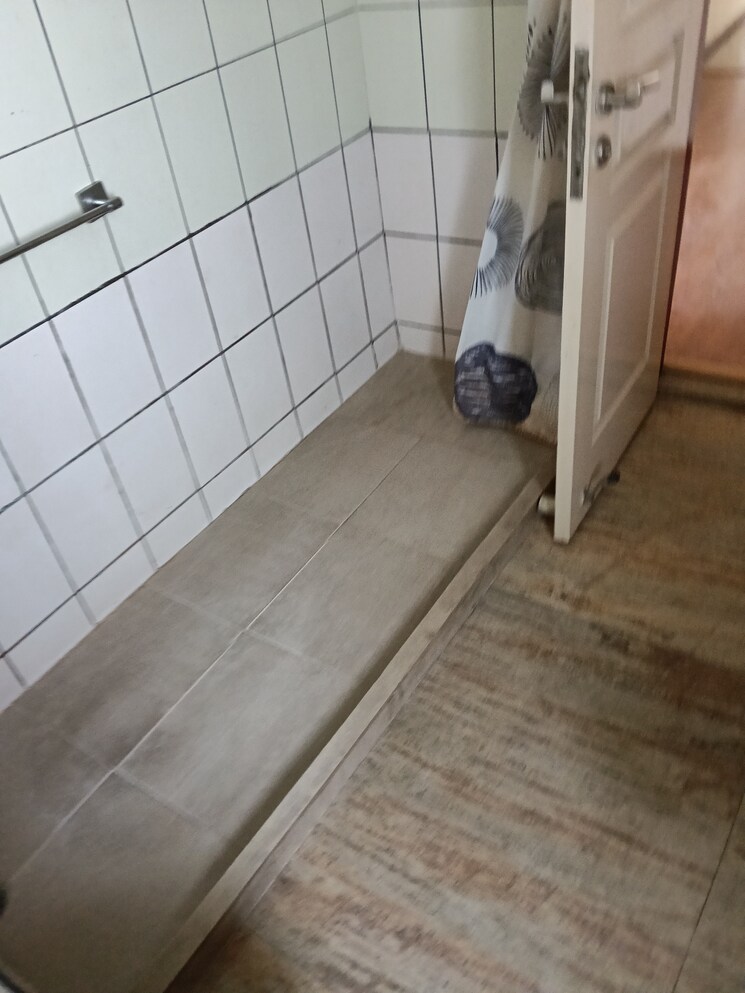 Bathroom, unitech-uniworld-gardens 3.5 Bedroom 2086 Sq.Ft. Apartment In Sector 47 Gurgaon 8921882