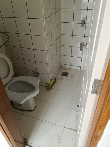 Bathroom in 3.5 BHK Apartment at Unitech Uniworld Gardens, Sector 47 – for Rent