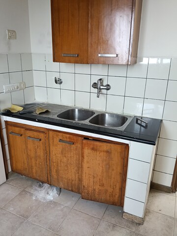 Kitchen in 3.5 BHK Apartment at Unitech Uniworld Gardens, Sector 47 – for Rent