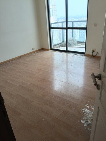 Room in 3.5 BHK Apartment at Unitech Uniworld Gardens, Sector 47 – for Rent