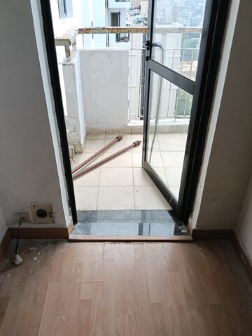 Staircase in 3.5 BHK Apartment at Unitech Uniworld Gardens, Sector 47 – for Rent