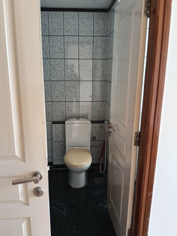 Bathroom in 3.5 BHK Apartment at Unitech Uniworld Gardens, Sector 47 – for Rent