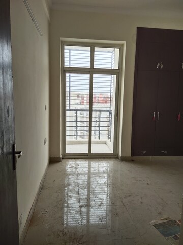 Room in 3.5 BHK Apartment at Assotech Windsor Court, Sector 78 – for Rent