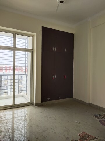 Furnished Amenities in 3.5 BHK Apartment at Assotech Windsor Court, Sector 78 – for Rent